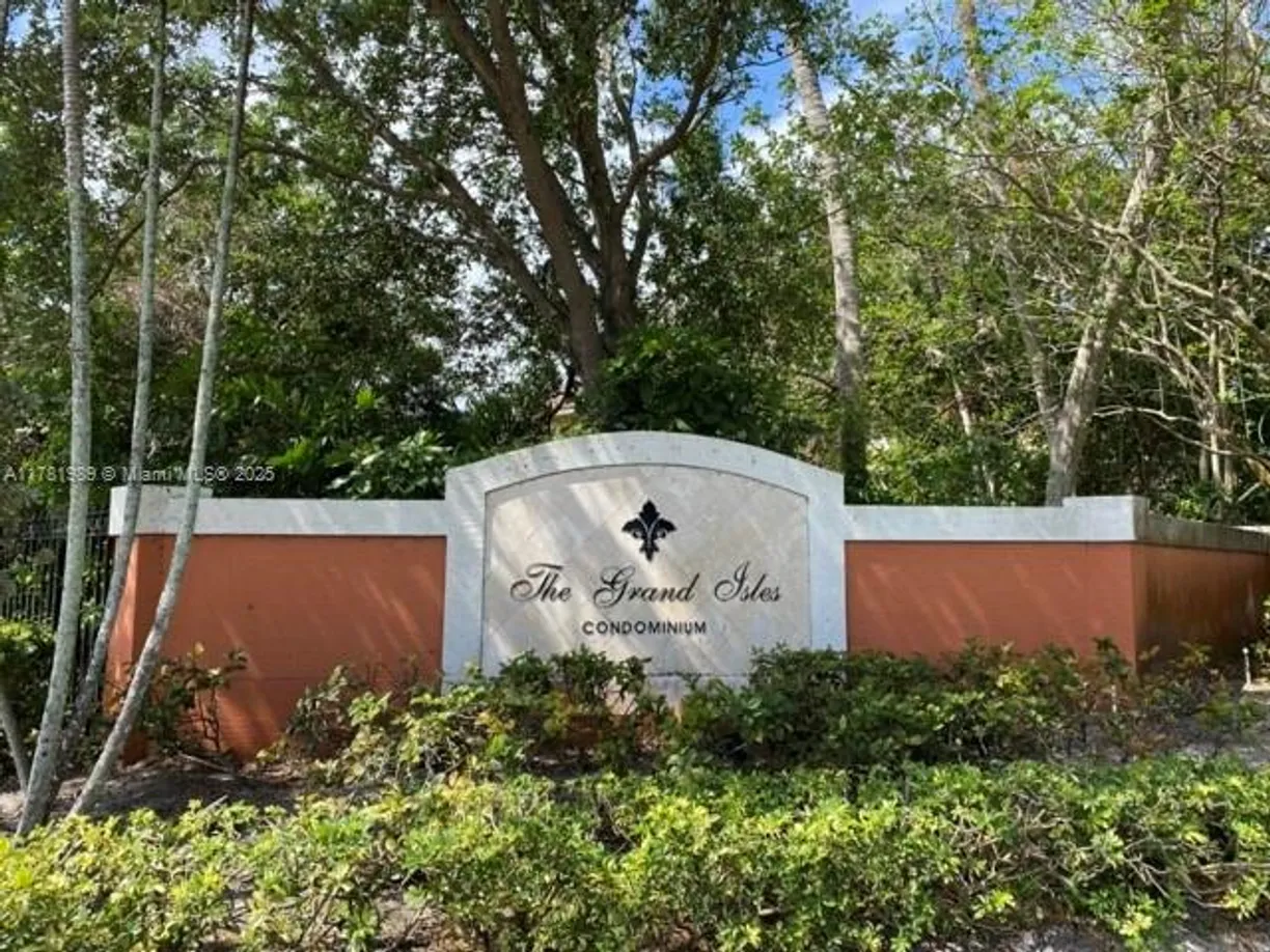 South Florida Real Estate | View 4177 N Haverhill Rd, 808 | 2 Beds, 2 Baths