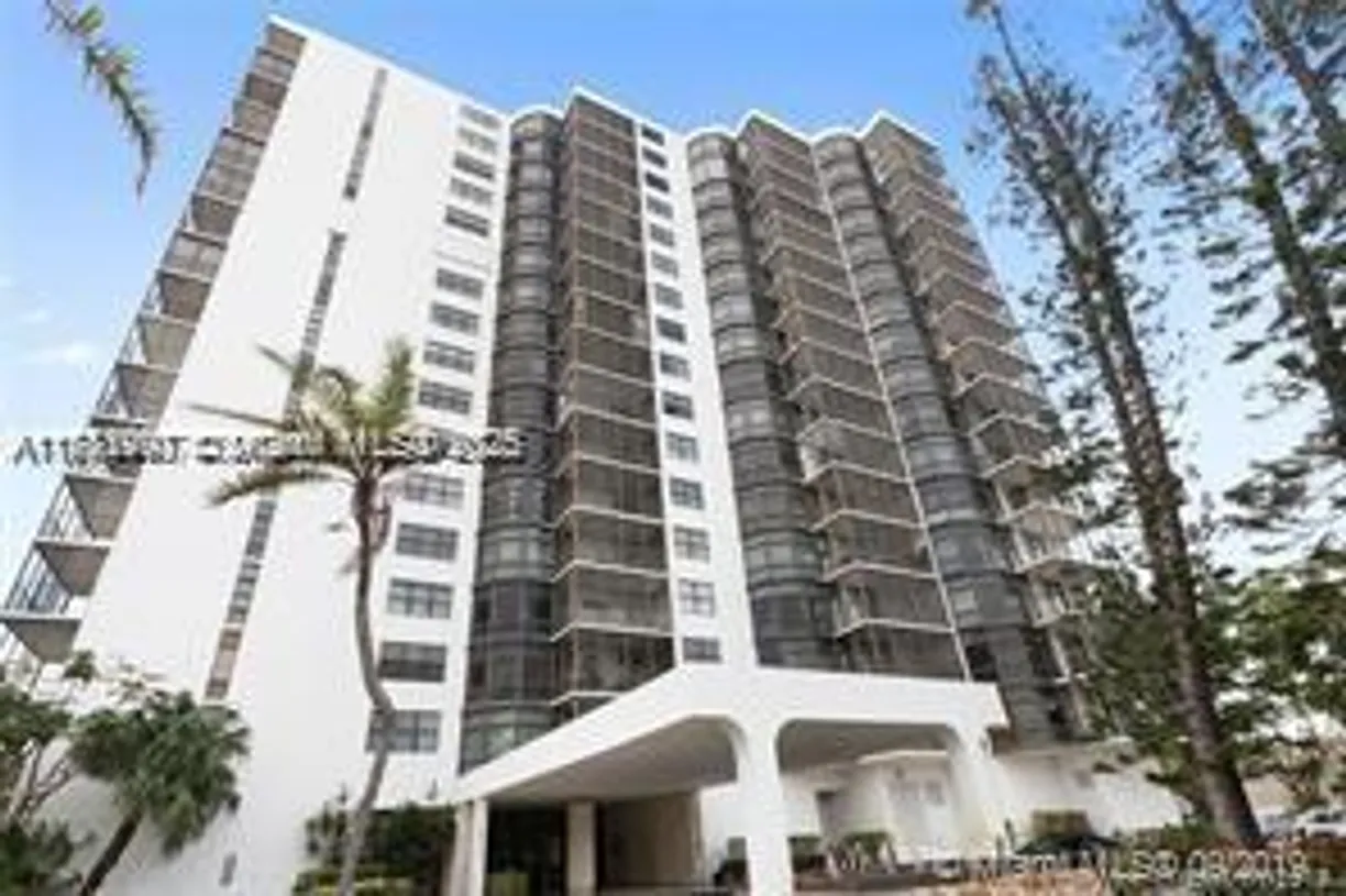South Florida Real Estate | View 20100 W Country Club Dr, PH-03 | 1 Bed, 1 Bath