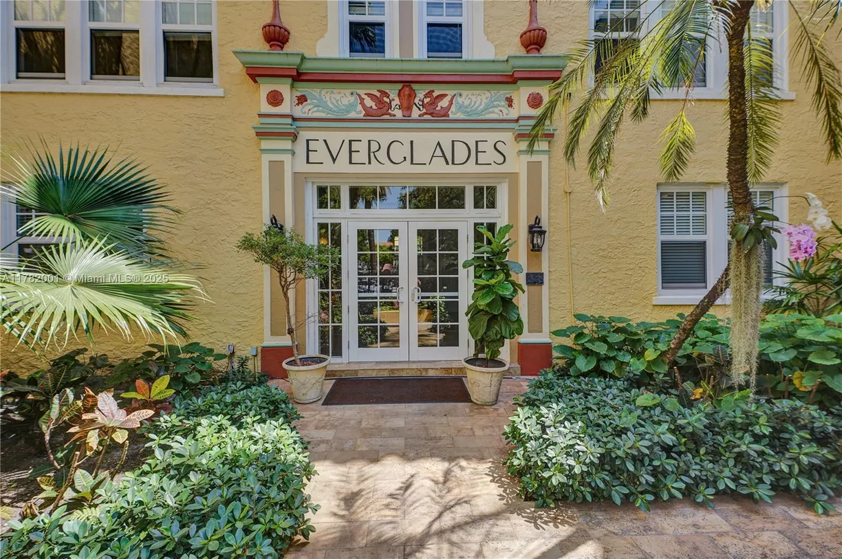 South Florida Real Estate | View 536 14th St, 202 | 2 Beds, 2 Baths