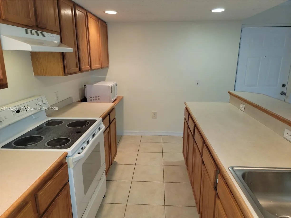 South Florida Real Estate | View 9907 Westwood Dr, 15-2 | Listing