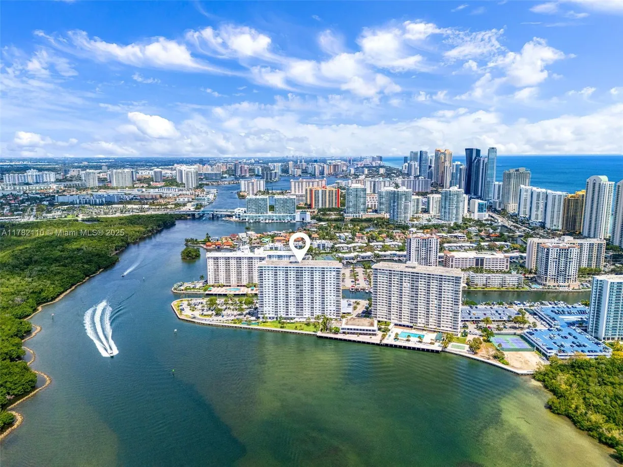 South Florida Real Estate | View 500 Bayview Dr, 1418 | 1 Bed, 1 Bath