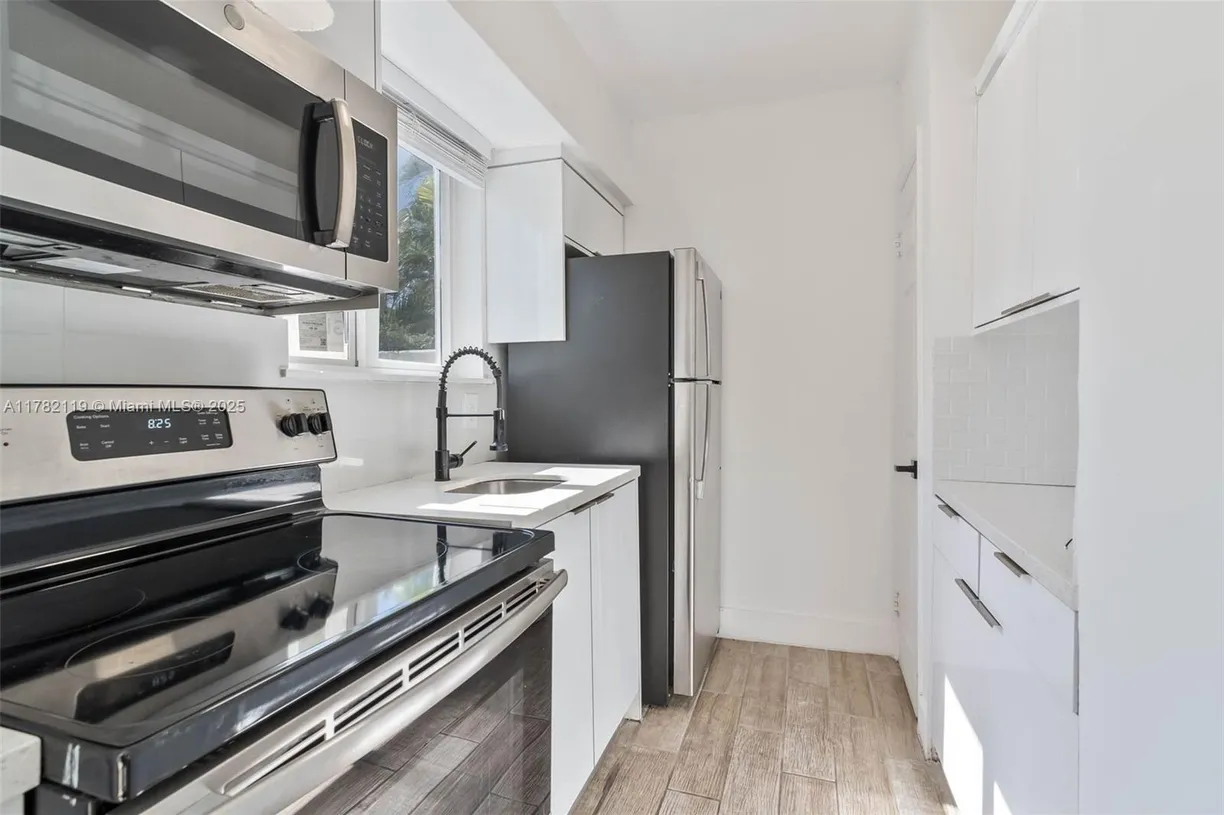 South Florida Real Estate | View 2190 SW 14th Ter, 5 | 1 Bed, 1 Bath