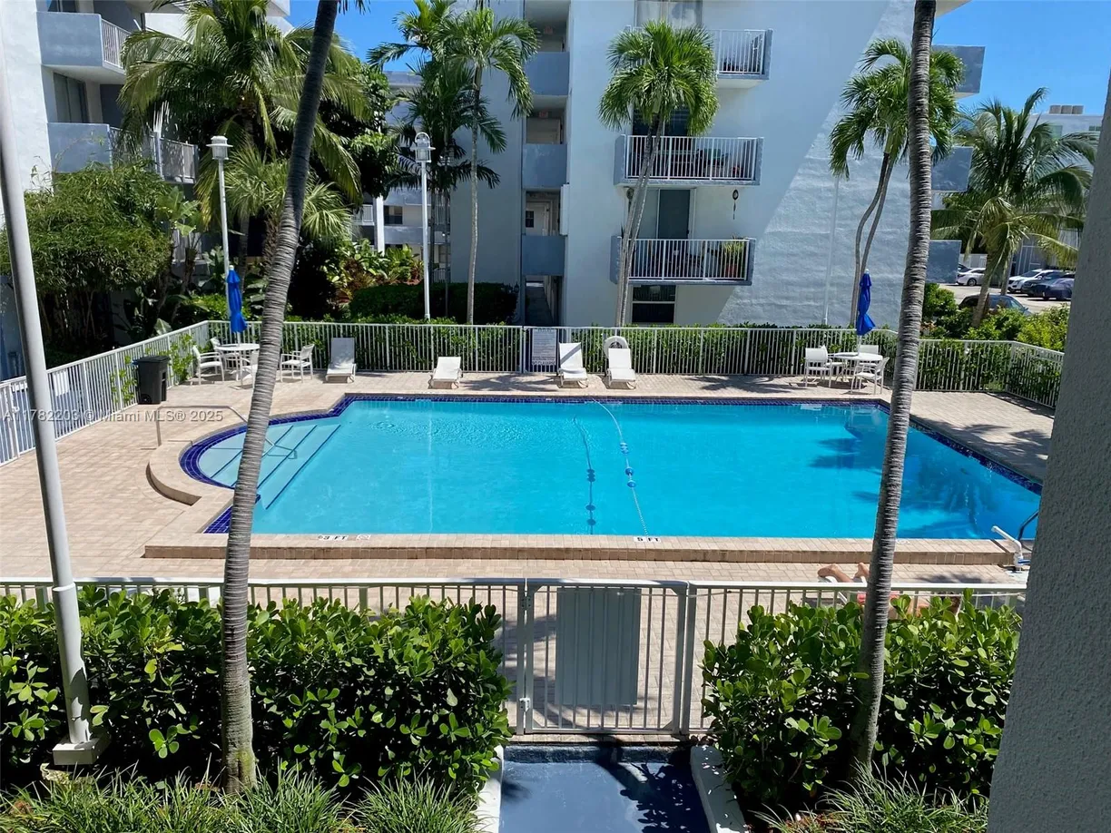 South Florida Real Estate | View  | 3 Beds, 2 Baths