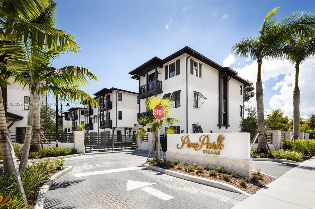 South Florida Real Estate | View 7498 SW 100th Street, 8 | 4 Beds, 3 Baths