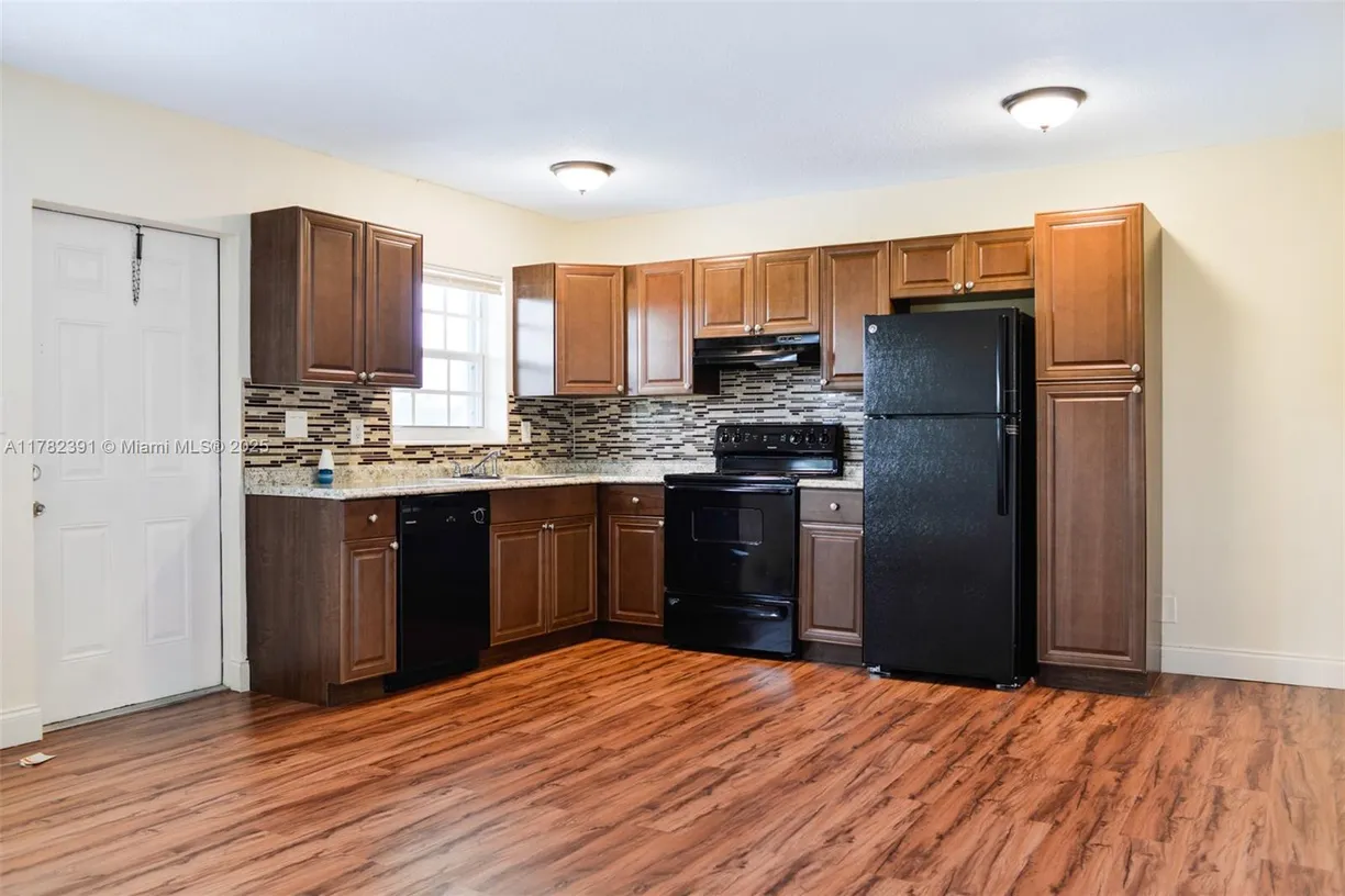 South Florida Real Estate | View 5420 NE 22nd Ter, 8 | 1 Bed, 1 Bath