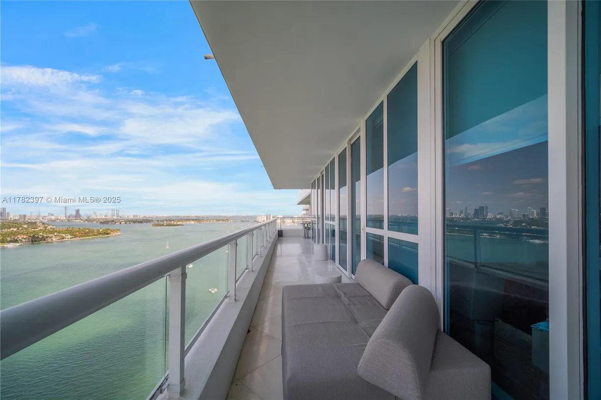 South Florida Real Estate | View 520 West Ave, 2202 | 2 Beds, 3 Baths
