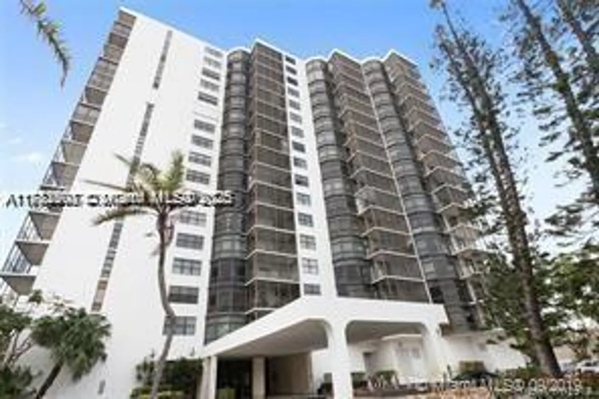 South Florida Real Estate | View 20100 W Country Club Dr, PH-03 | 1 Bed, 1 Bath