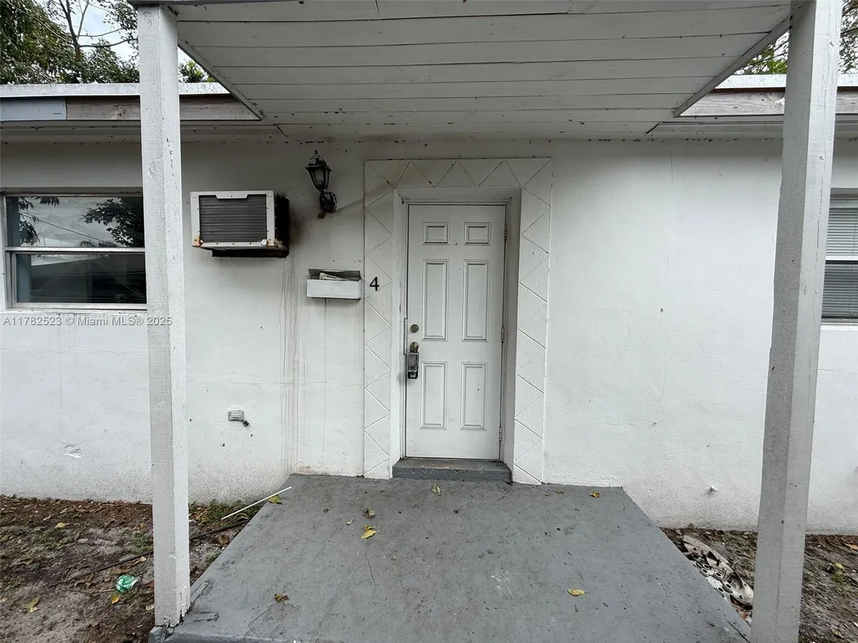 South Florida Real Estate | View 817 NW 10th St, 4 | 1 Bed, 1 Bath