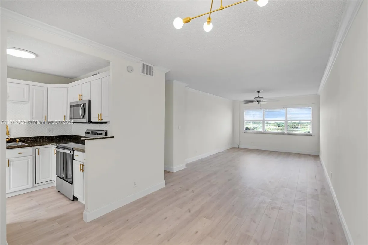 South Florida Real Estate | View 2555 NE 11th St, 808 | 1 Bed, 1 Bath