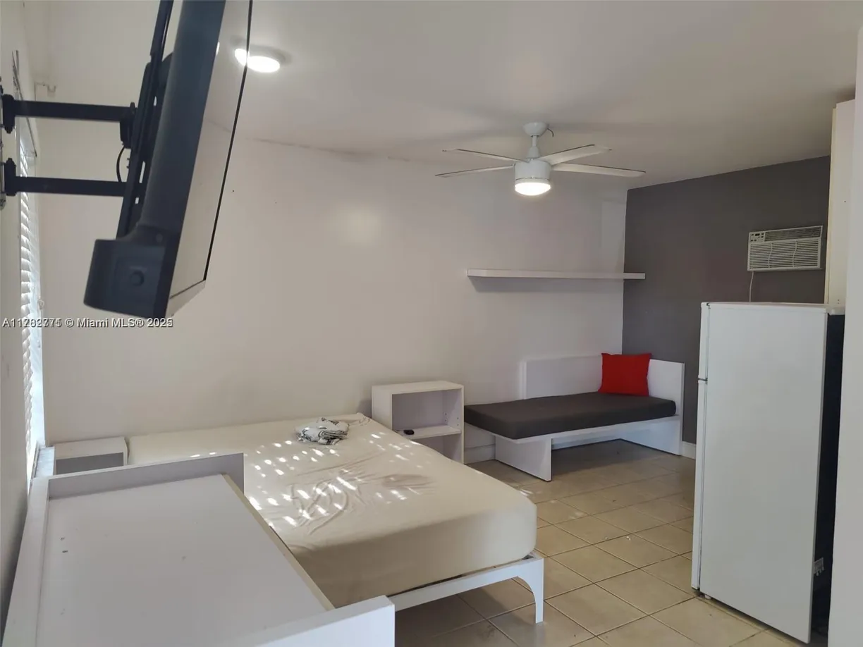 South Florida Real Estate | View 315 Walnut St, 2 | 1 Bath