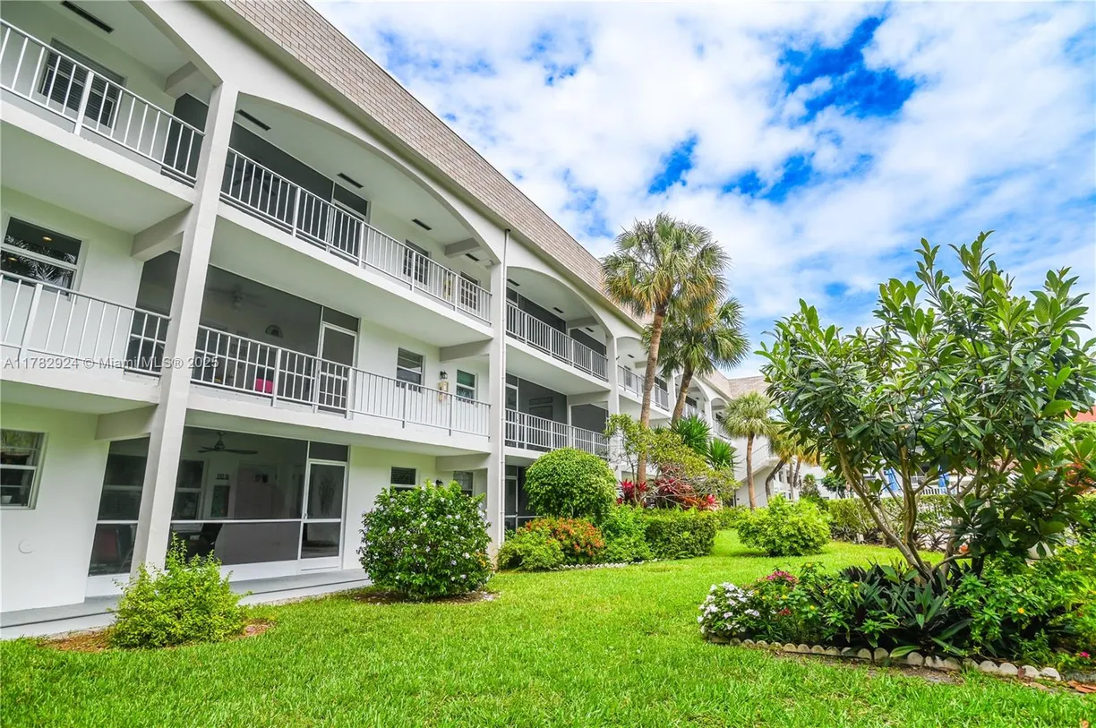 South Florida Real Estate | View 581 Blue Heron Dr, 112-B | 2 Beds, 2 Baths