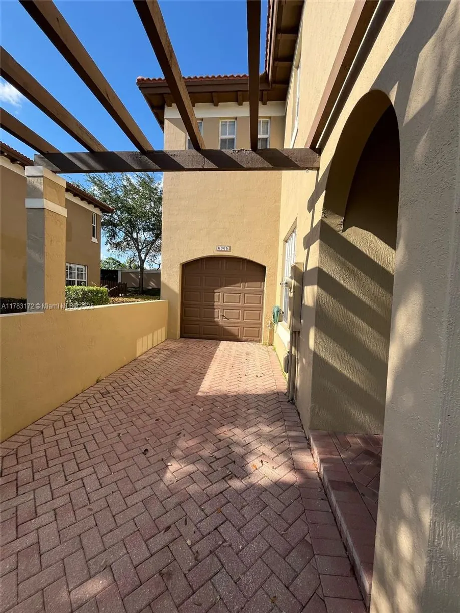 South Florida Real Estate | View 6965 Julia Gardens Dr | Listing