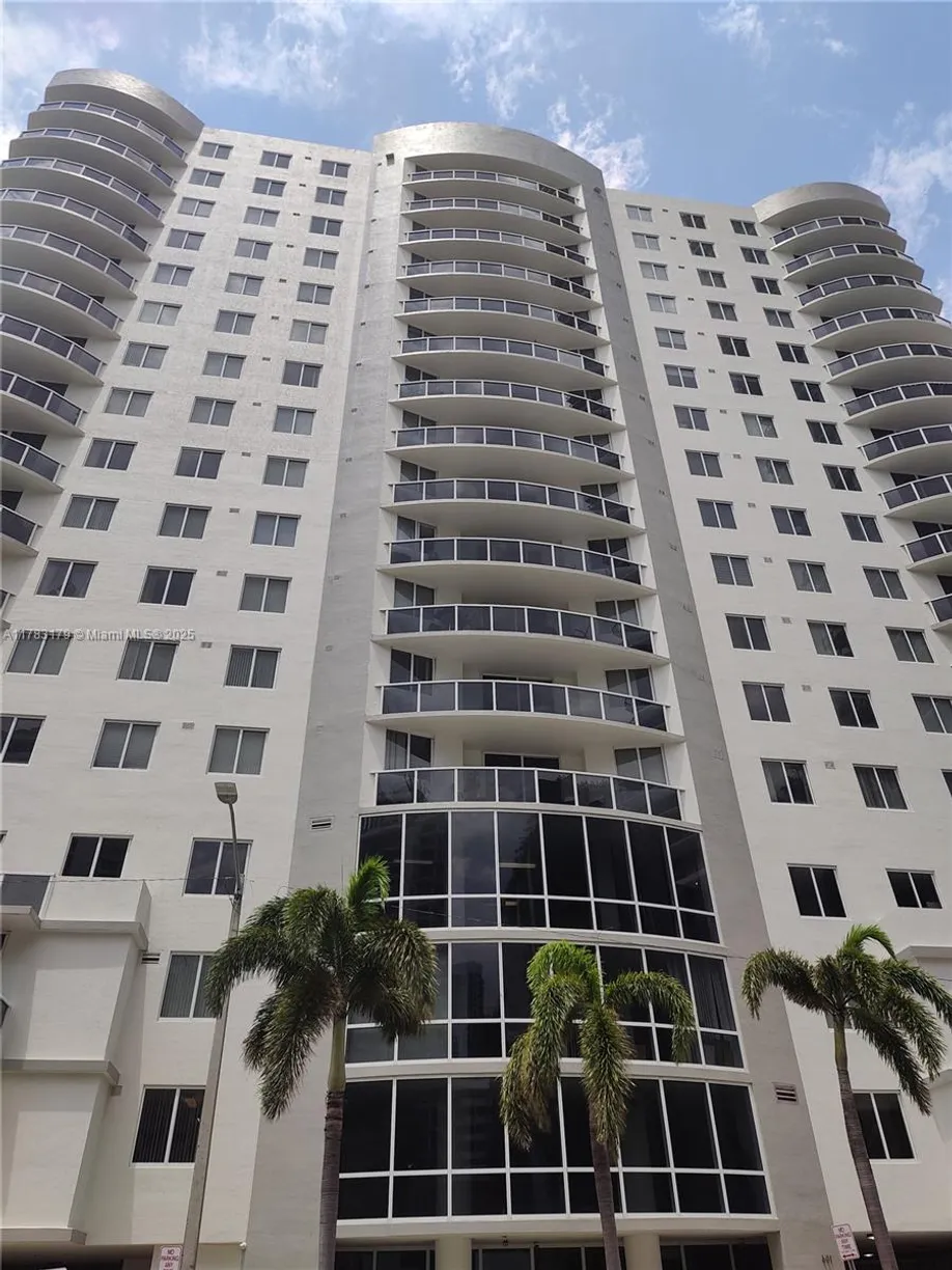South Florida Real Estate | View 601 NE 23rd St, 501 | 1 Bed, 1 Bath