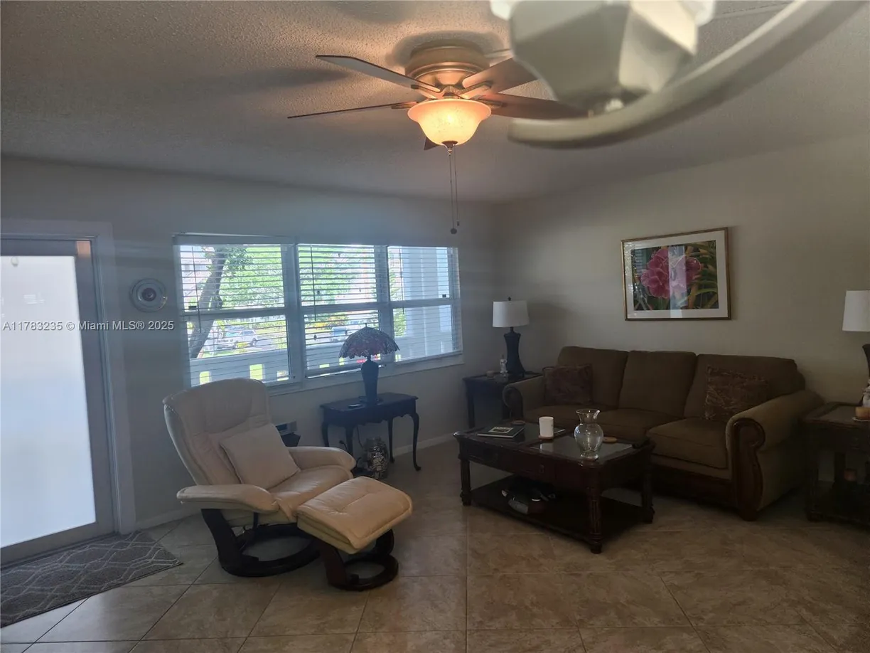 South Florida Real Estate | View 2114 E Cambridge  E, 2114 | 1 Bed, 1 Bath