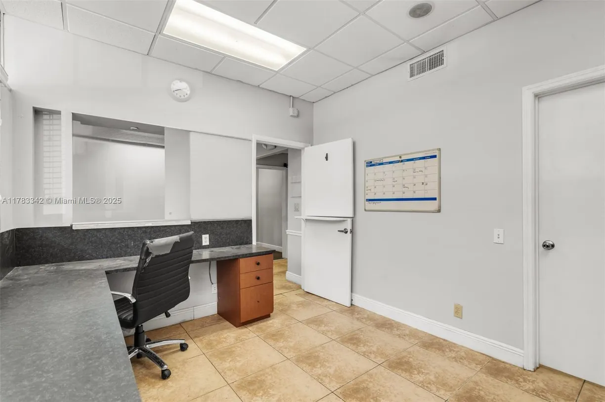 South Florida Real Estate | View 3816 Hollywood Blvd, 2