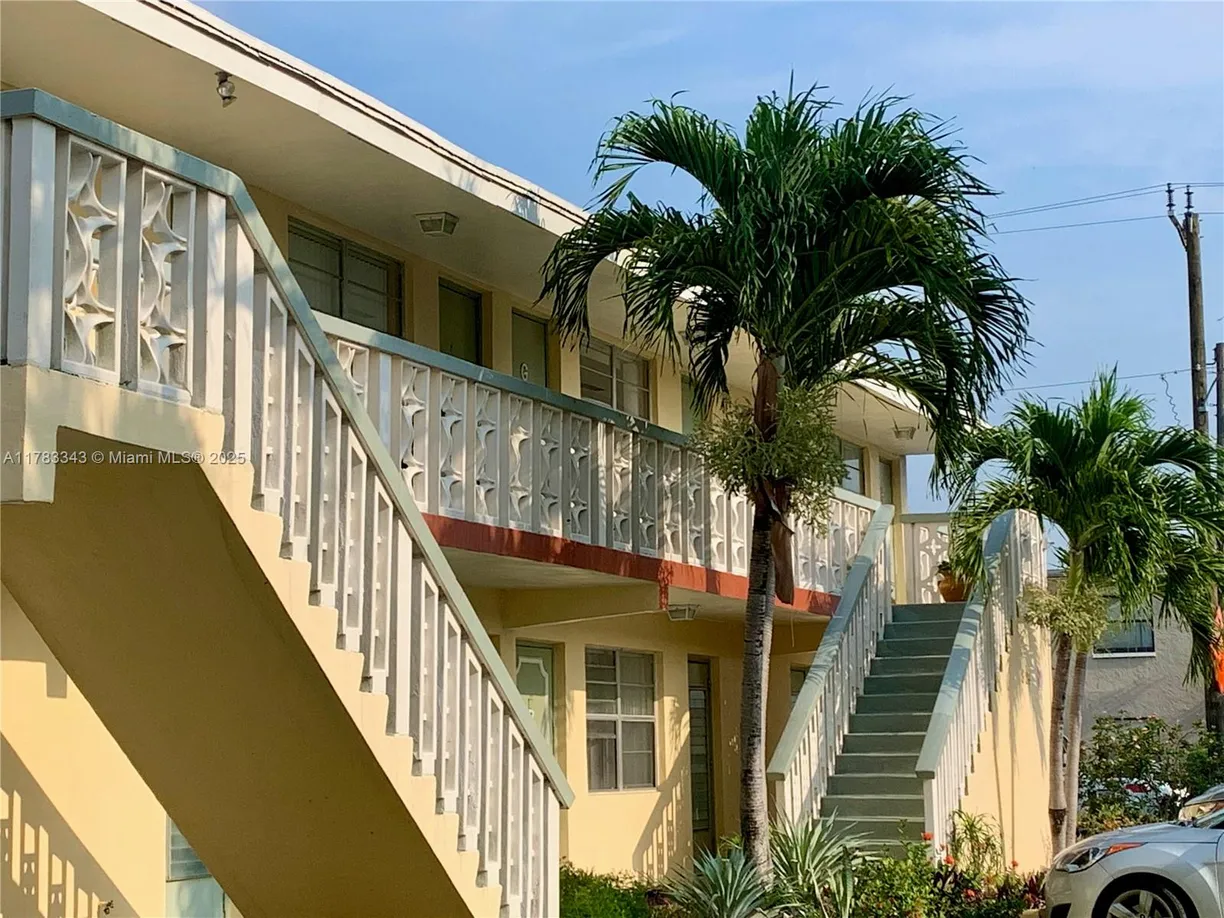 South Florida Real Estate | View 604 NE 29th Dr, E | 2 Beds, 1 Bath