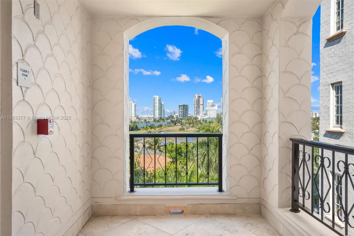 South Florida Real Estate | View  | Listing