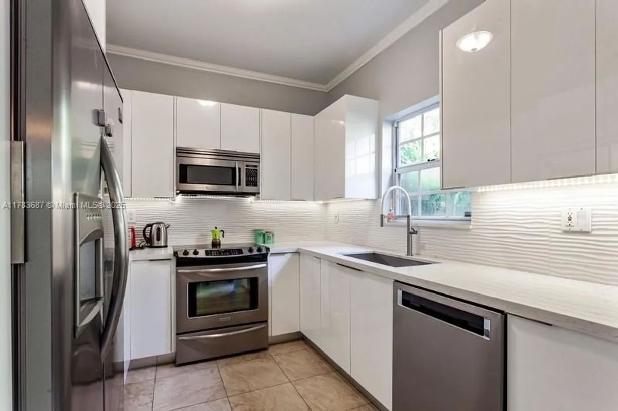 South Florida Real Estate | View 3135 Gifford Ln, A | 3 Beds, 2 Baths
