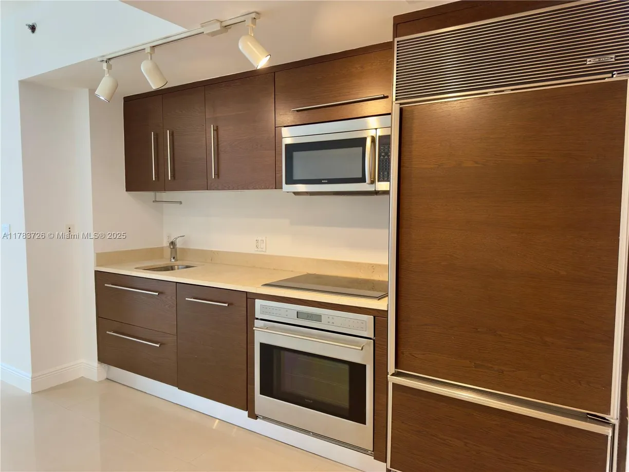 South Florida Real Estate | View 475 Brickell Ave, 810 | 1 Bath