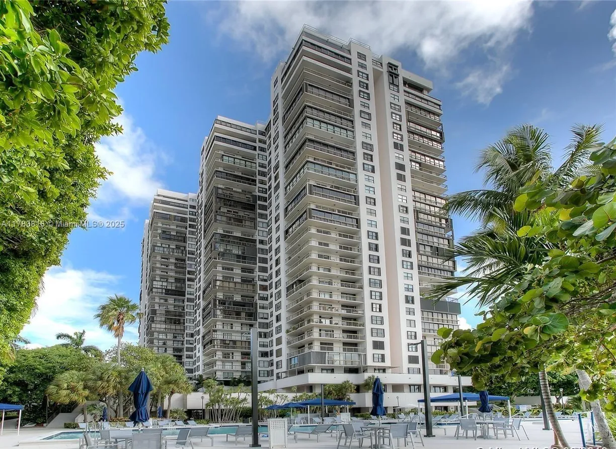 South Florida Real Estate | View 2333 Brickell Ave., 1516 | 2 Beds, 2 Baths