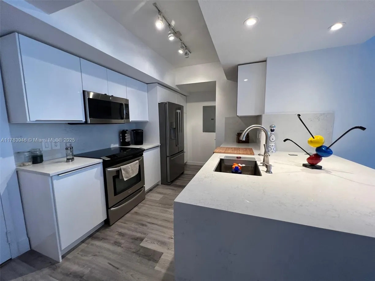 South Florida Real Estate | View 1551 N Flagler Dr, 1016 | 2 Beds, 2 Baths