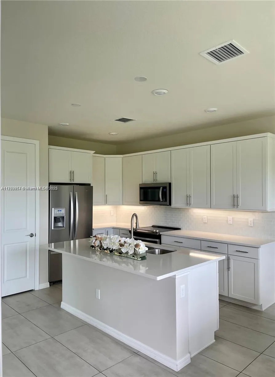 South Florida Real Estate | View 4615 Greenway Dr | 3 Beds, 2 Baths