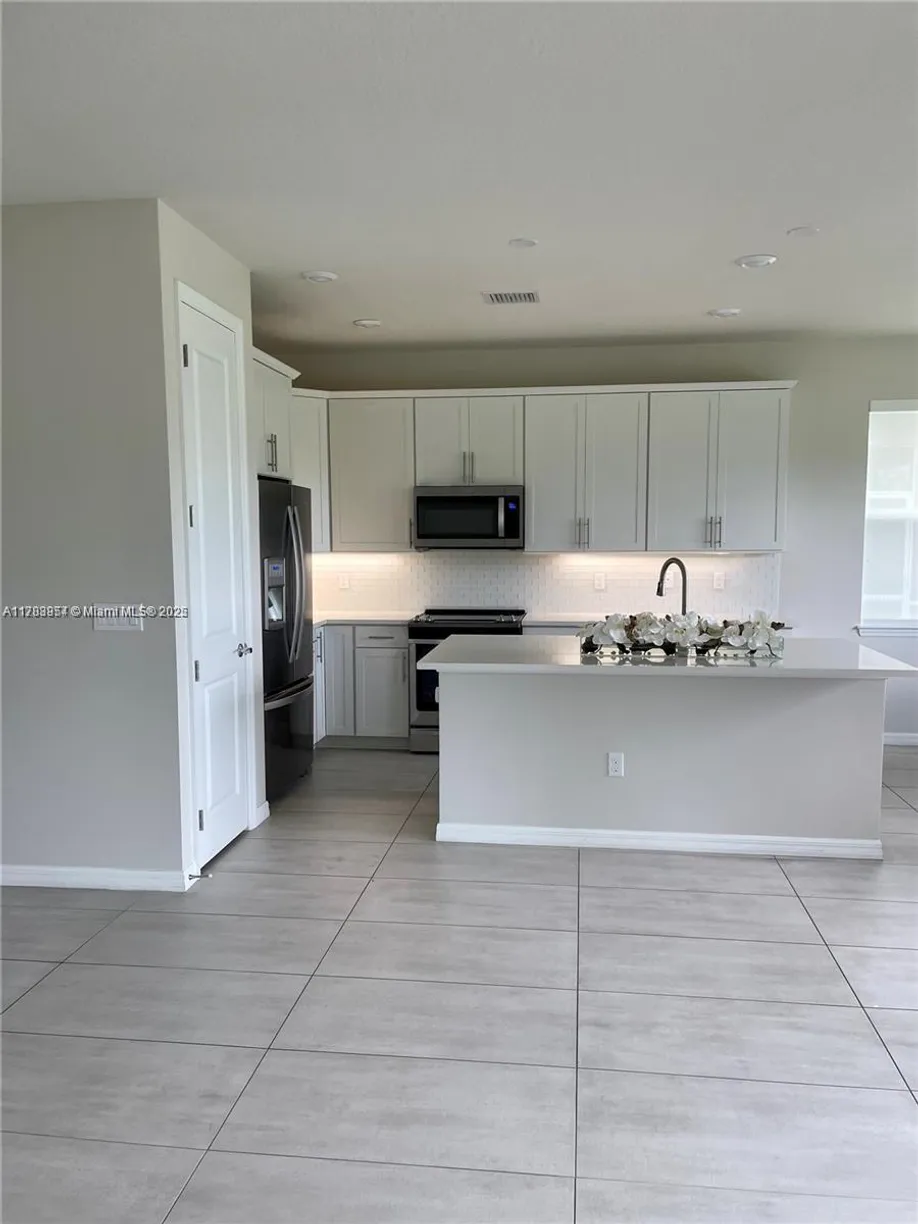 South Florida Real Estate | View 4615 Greenway Dr | Listing