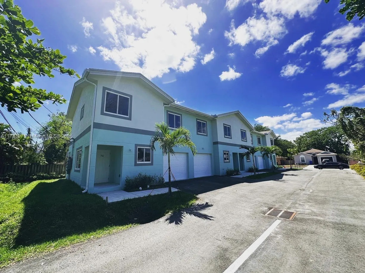 South Florida Real Estate | View 726 NW 2nd Ave