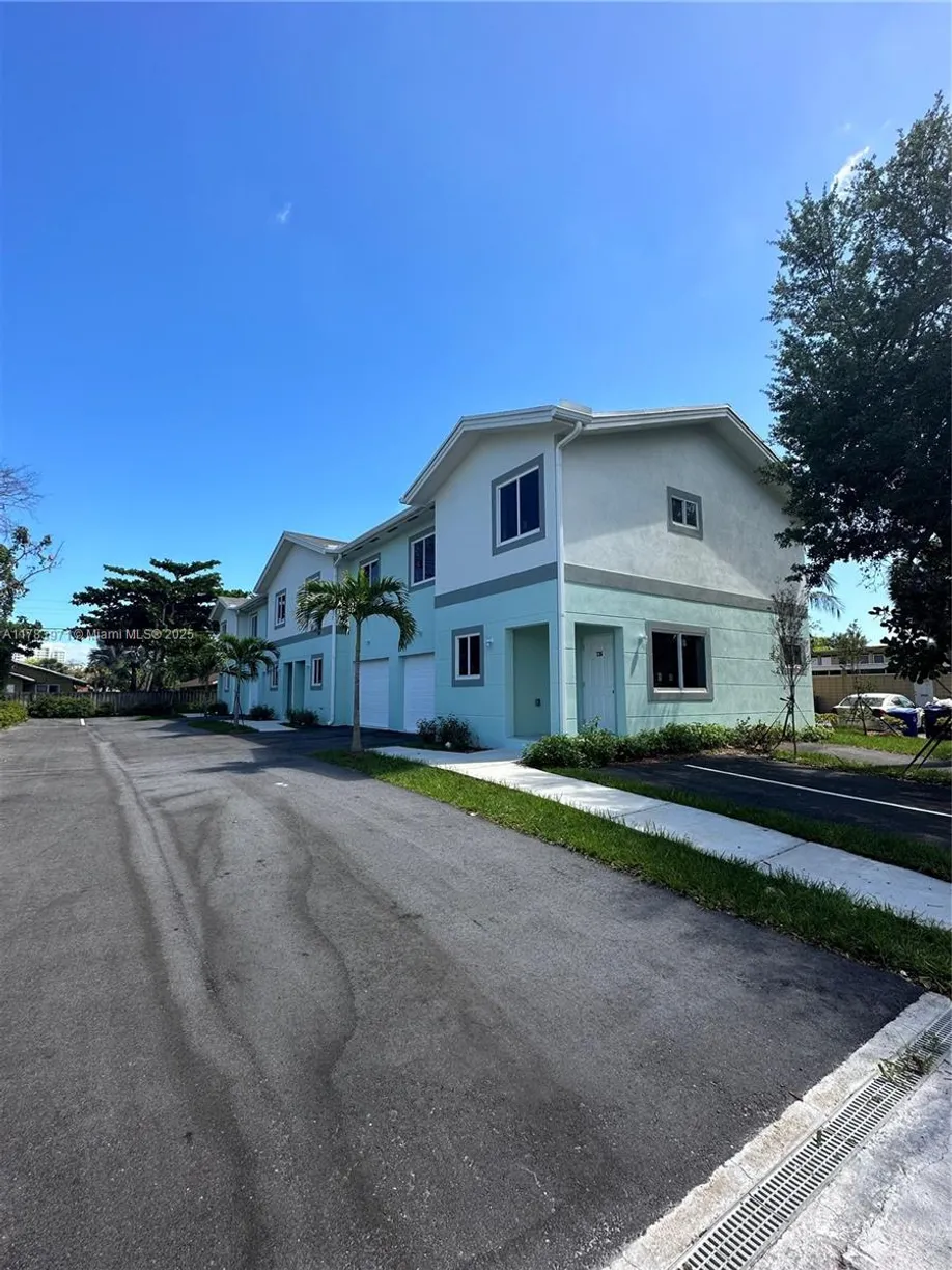 South Florida Real Estate | View 726 NW 2nd Ave | Listing