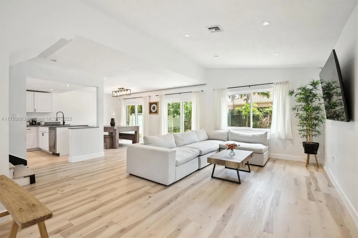 South Florida Real Estate | View 10560 La Placida Dr | 3 Beds, 2 Baths