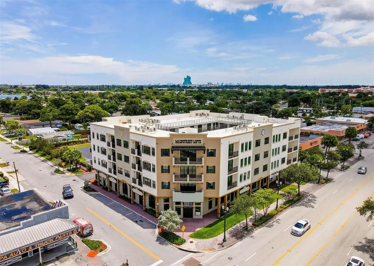South Florida Real Estate | View 4100 SW 64th Ave, 306 | 1 Bed, 1 Bath