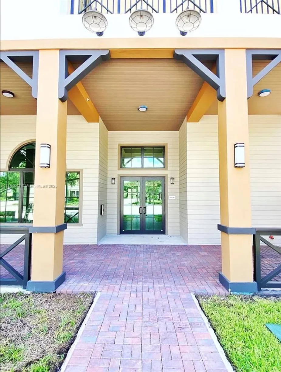 South Florida Real Estate | View 4100 SW 64th Ave, 306 | Listing