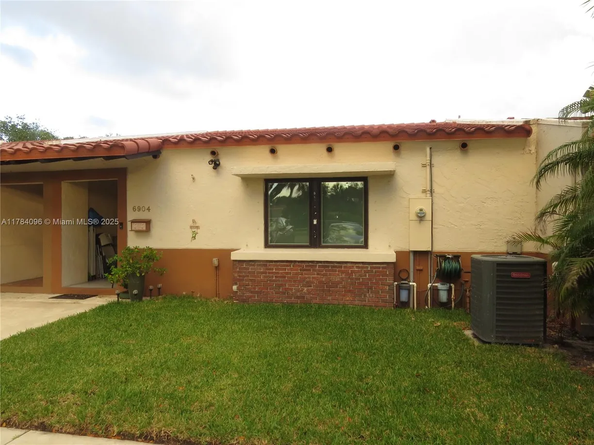 South Florida Real Estate | View 6904 Holly Rd, 6904 | Listing