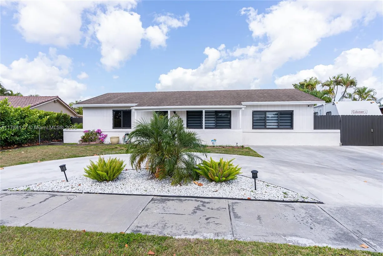 South Florida Real Estate | View  | 3 Beds, 3 Baths