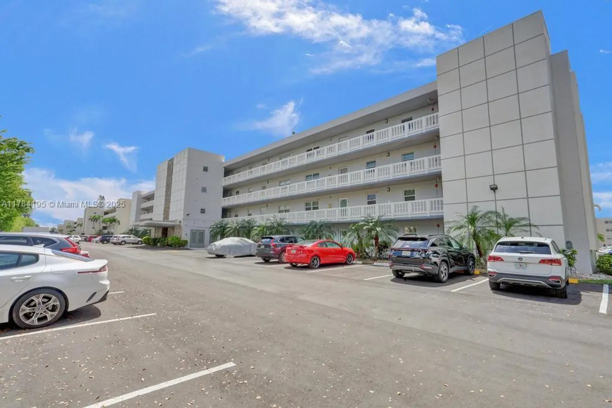 South Florida Real Estate | View 314 SE 10th St, 403 | 2 Beds, 2 Baths