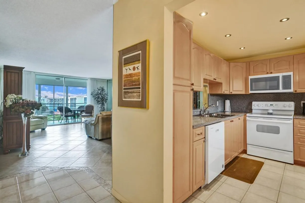 South Florida Real Estate | View 314 SE 10th St, 403 | Listing