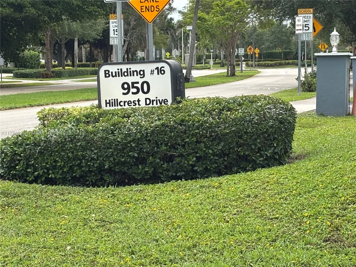 South Florida Real Estate | View 950 Hillcrest Dr, 102 | 1 Bed, 1 Bath