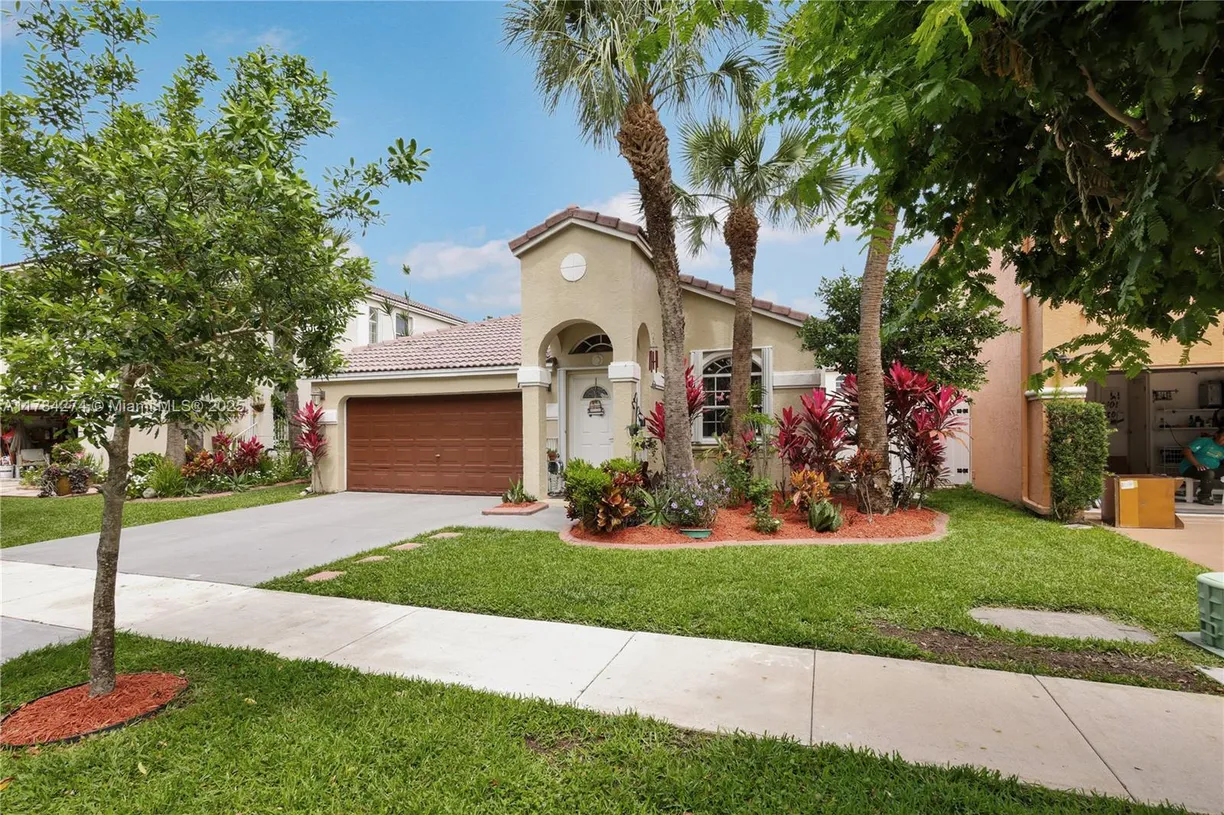 South Florida Real Estate | View  | 3 Beds, 2 Baths