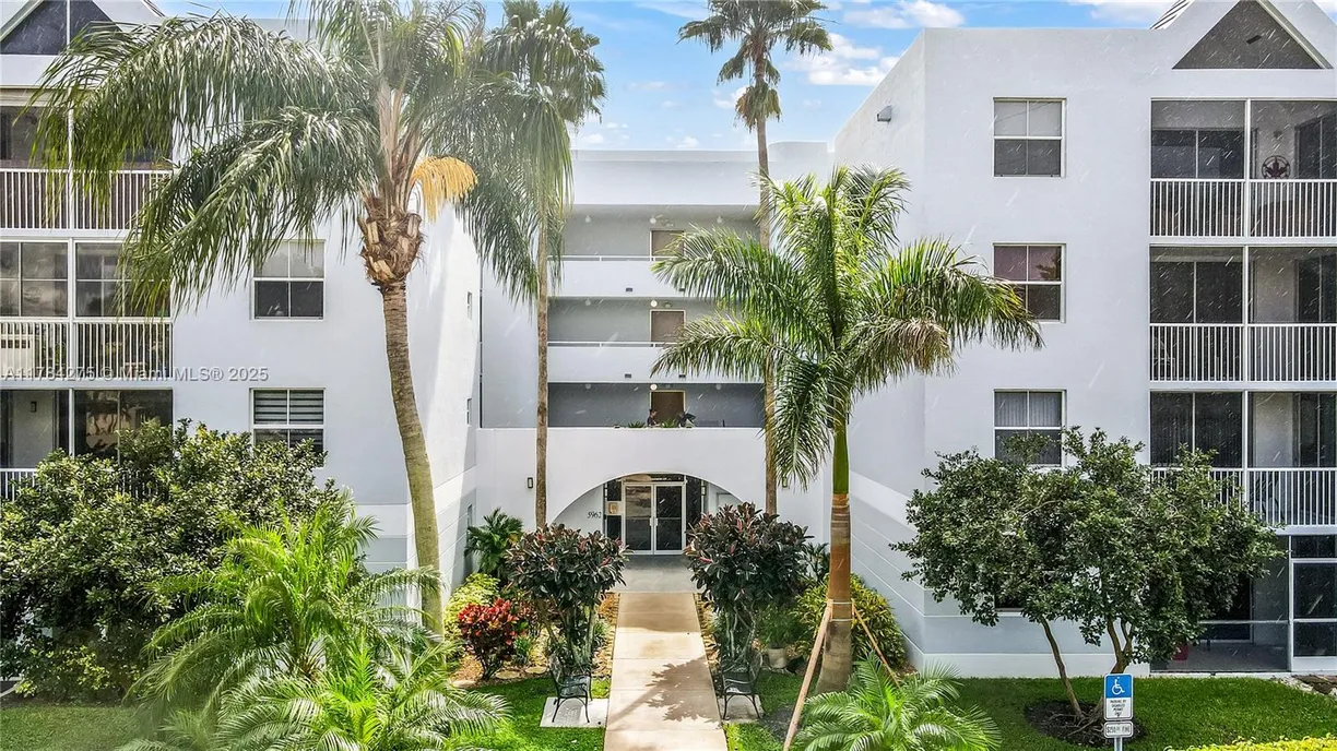 South Florida Real Estate | View 5962 Morningstar Cir, 304 | 2 Beds, 2 Baths