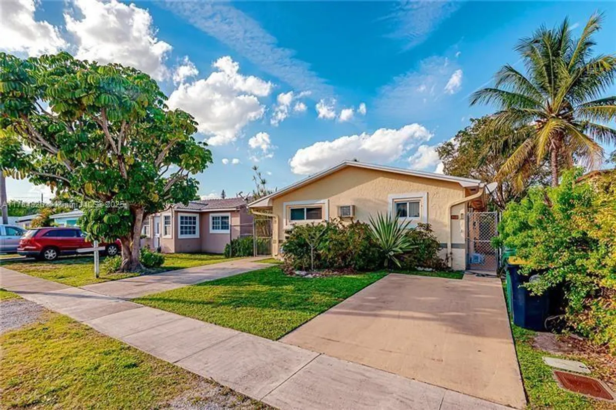 South Florida Real Estate | View 230 SW 9th Street, 2 | 2 Beds, 2 Baths