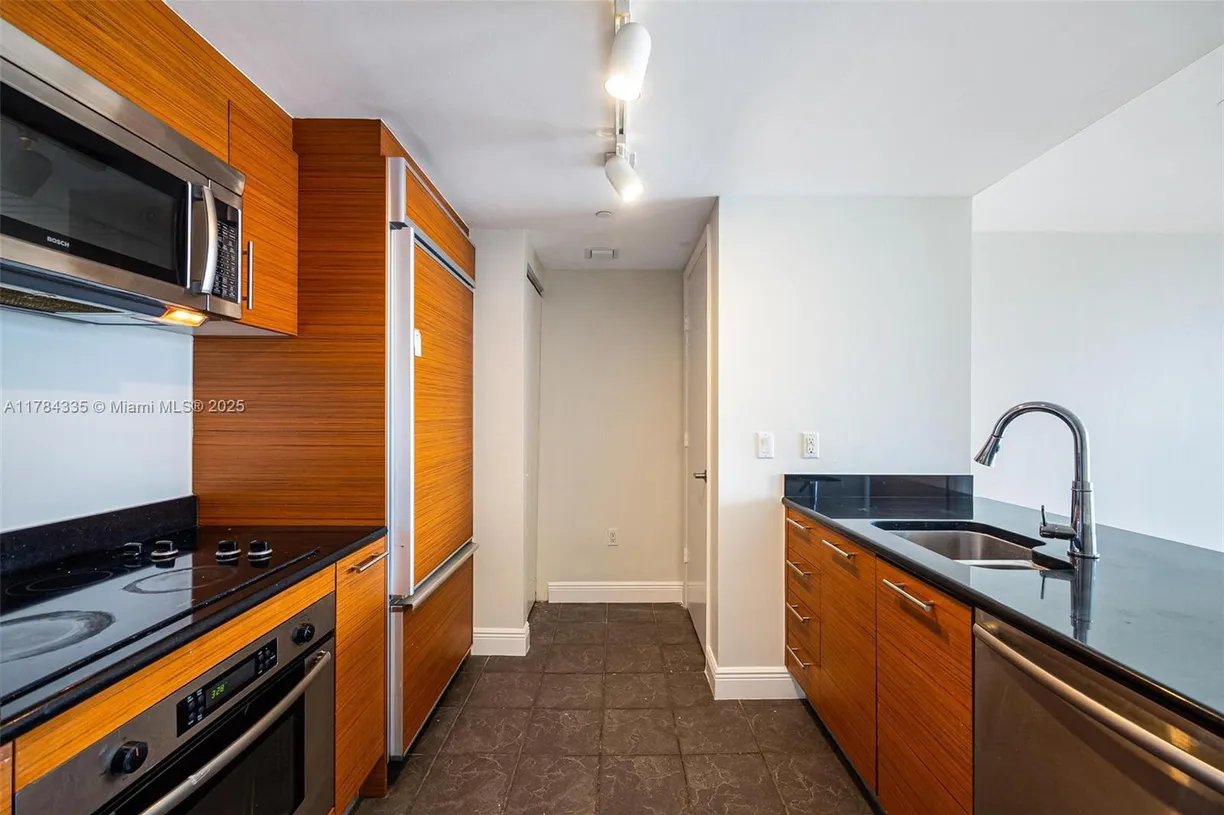 South Florida Real Estate | View 50 Biscayne Blvd, 1707 | Listing