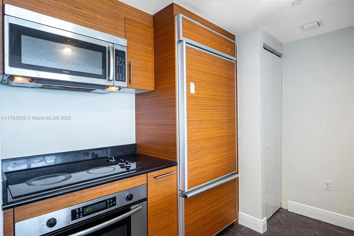 South Florida Real Estate | View 50 Biscayne Blvd, 1707 | Listing