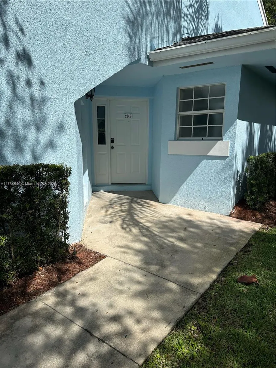 South Florida Real Estate | View 2049 SE 26th Ln, 106 | 3 Beds, 2 Baths