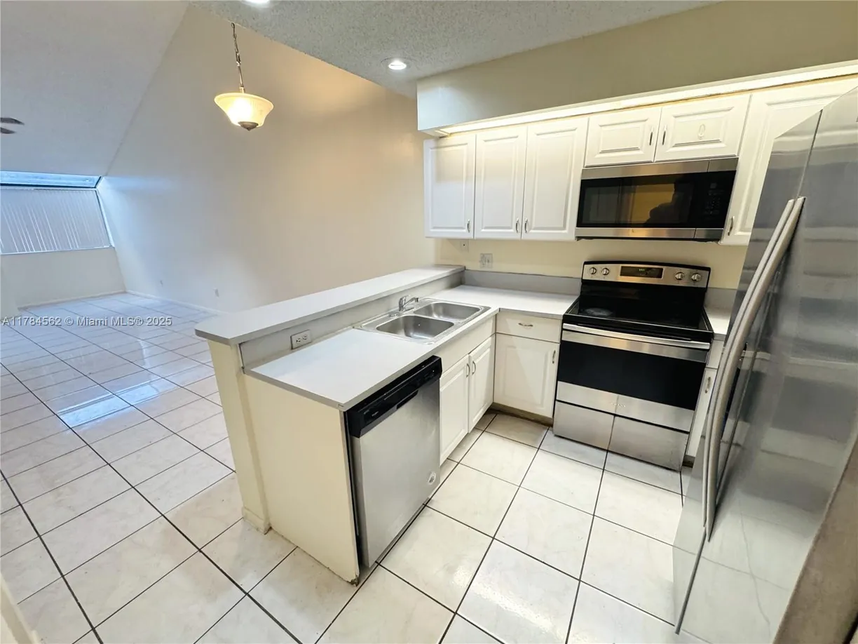 South Florida Real Estate | View 1903 Players Pl | 2 Beds, 2 Baths