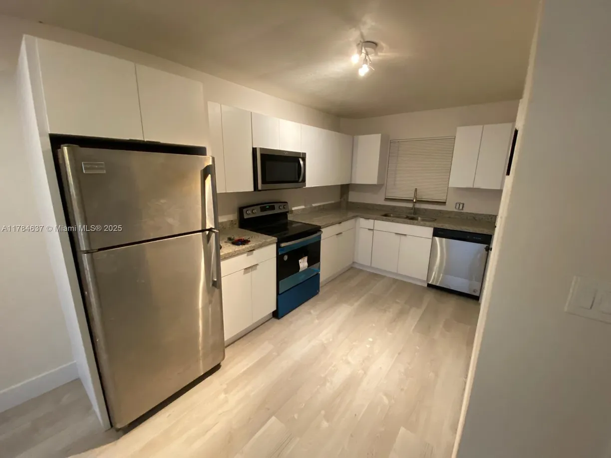 South Florida Real Estate | View 1939 Jefferson St, 102 | 1 Bed, 1 Bath