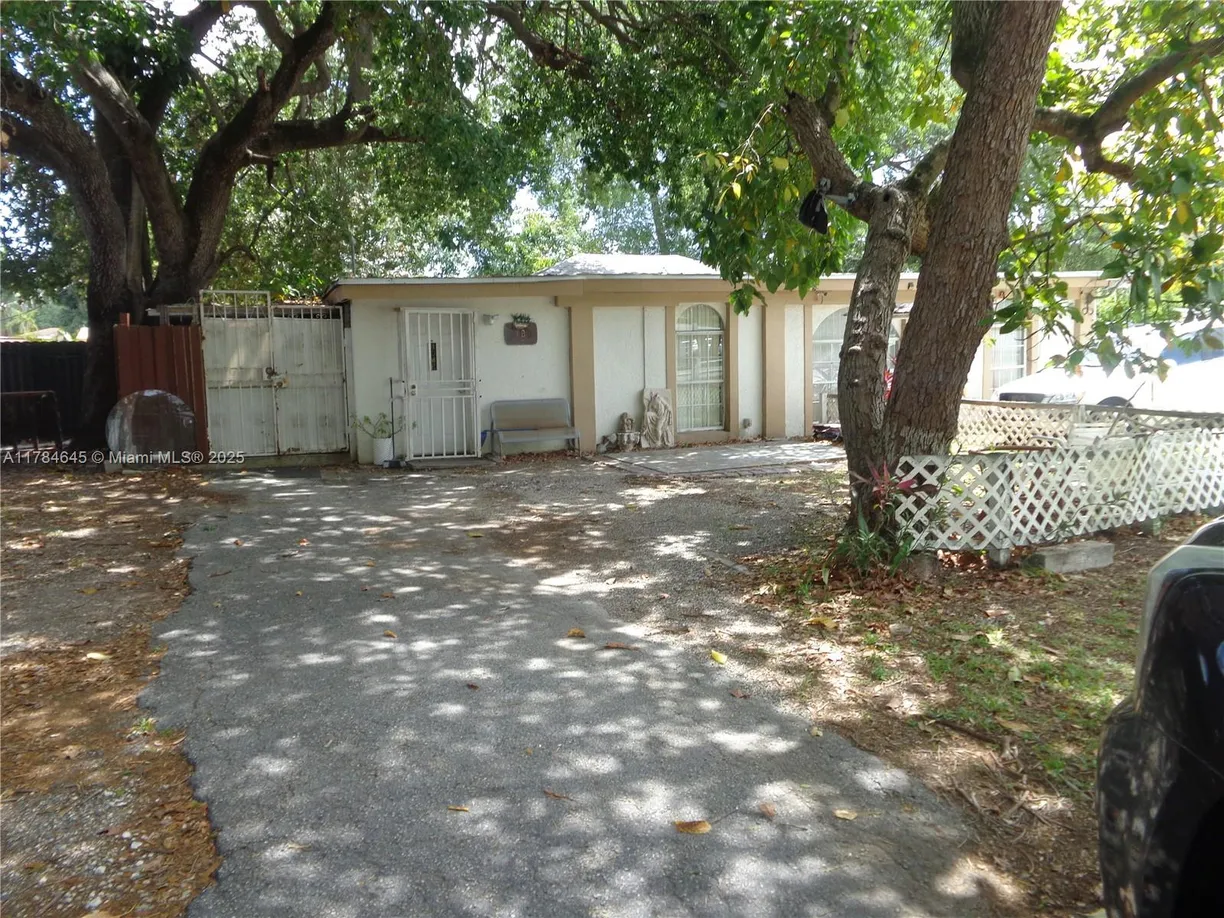 South Florida Real Estate | View  | 3 Beds, 2 Baths