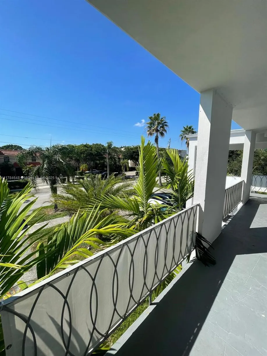 South Florida Real Estate | View  | 1 Bed, 1 Bath