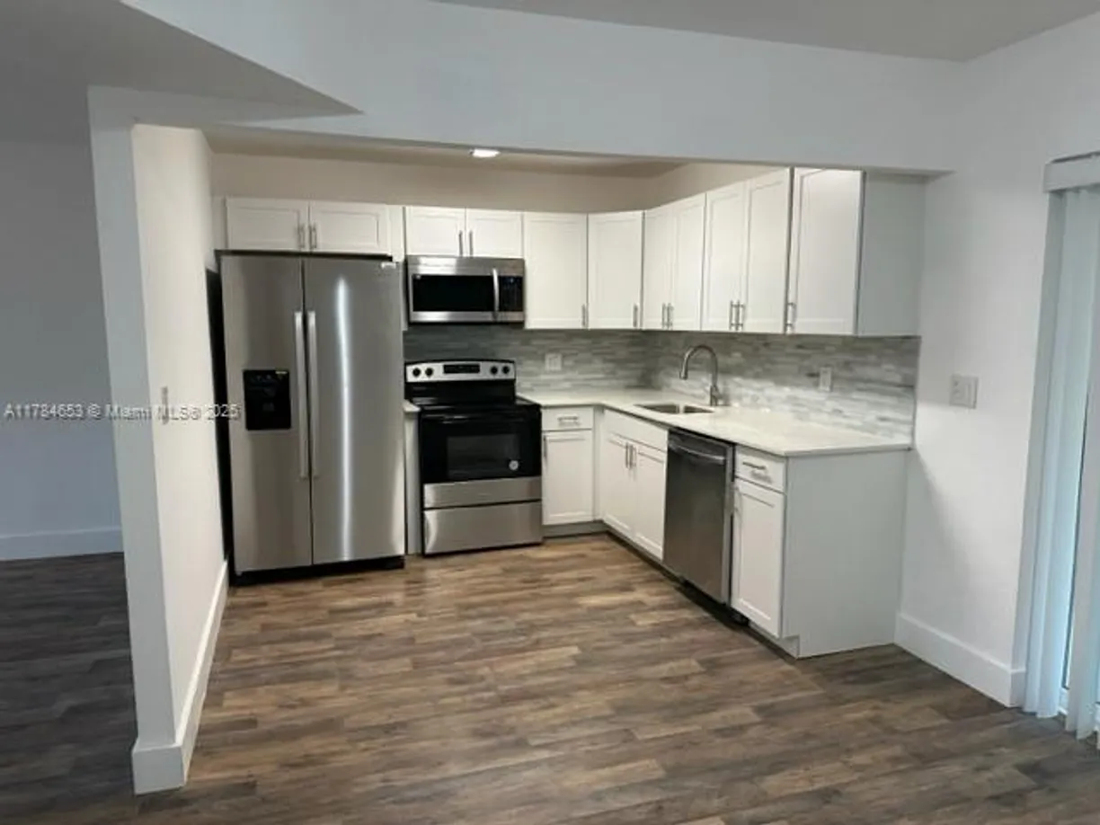 South Florida Real Estate | View  | 3 Beds, 2 Baths