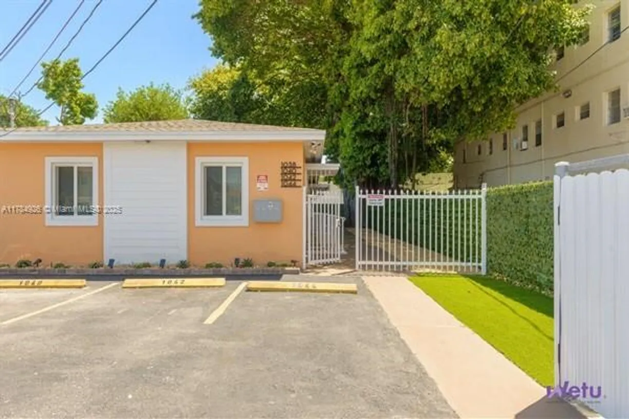 South Florida Real Estate | View  | 1 Bed, 1 Bath