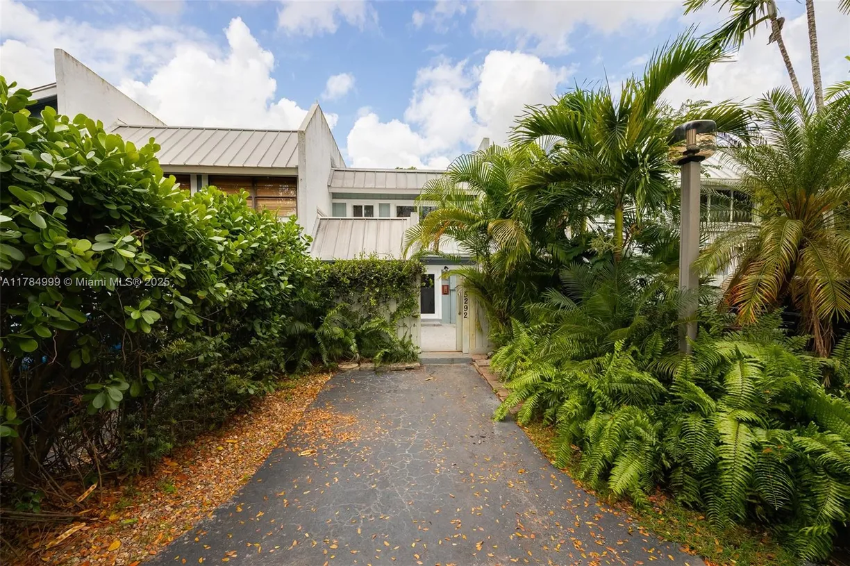 South Florida Real Estate | View 5292 SW 69th Pl | 2 Beds, 2 Baths